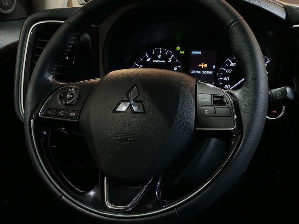 Mitsubishi Outlander III Рестайлинг 3 с пробегом 2020 года, цена 2 399 900 рублей, 100500 км, внедорожник, Автокод Объявления