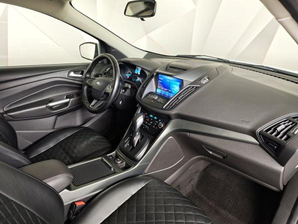 Ford Kuga II Рестайлинг с пробегом 2017 года, цена 1 993 000 рублей, 40990 км, внедорожник, Автокод Объявления