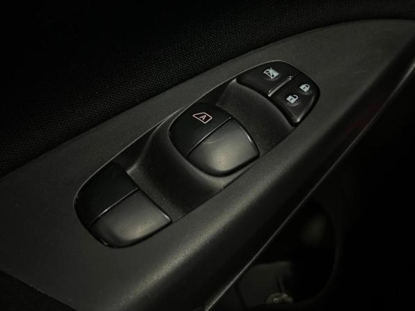 Nissan Tiida II с пробегом 2015 года, цена 1 070 000 рублей, 141739 км, хэтчбек, Автокод Объявления