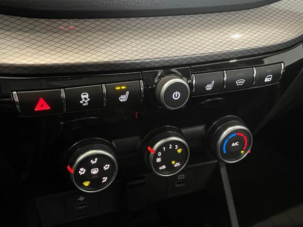 Lada (ВАЗ) Vesta I Рестайлинг (NG) с пробегом 2025 года, цена 1 570 000 рублей, 3656 км, седан, Автокод Объявления