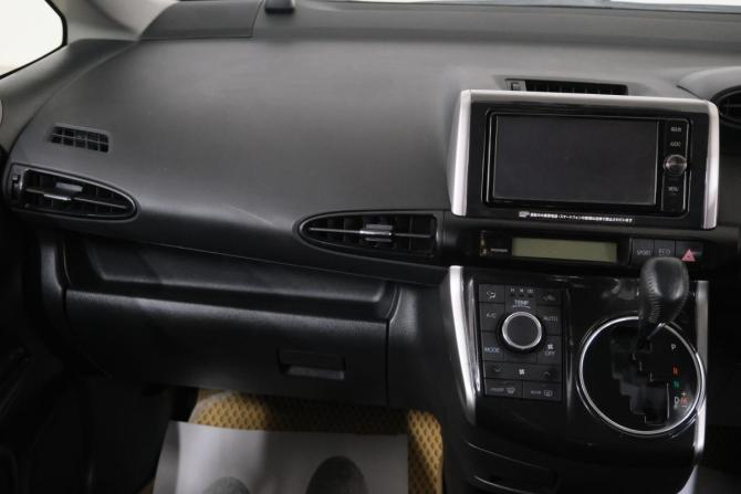 Toyota Wish II Рестайлинг с пробегом 2017 года, цена 2 019 000 рублей, 85000 км, минивэн, Автокод Объявления