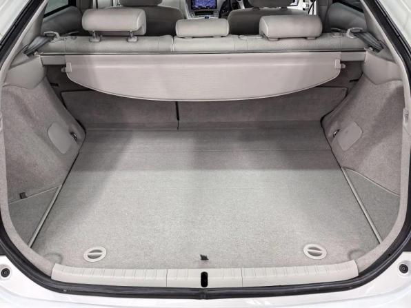 Toyota Prius III Рестайлинг (XW30) с пробегом 2015 года, цена 1 290 000 рублей, 137025 км, лифтбек, Автокод Объявления
