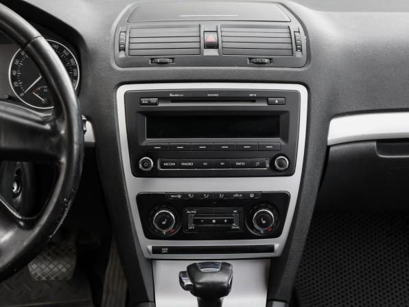 Skoda Octavia II (A5) Рестайлинг с пробегом 2011 года, цена 698 000 рублей, 246693 км, лифтбек, Автокод Объявления