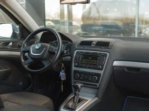 Skoda Octavia II (A5) Рестайлинг с пробегом 2012 года, цена 900 000 рублей, 166758 км, лифтбек, Автокод Объявления