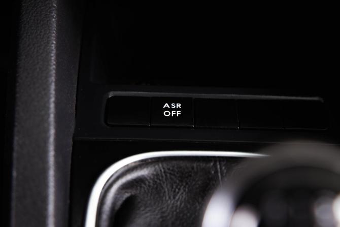 Volkswagen Jetta VI с пробегом 2013 года, цена 949 000 рублей, 253133 км, седан, Автокод Объявления