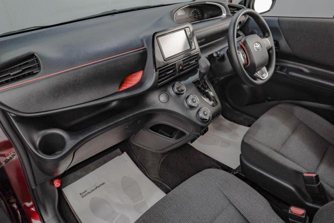 Toyota Sienta II Рестайлинг с пробегом 2019 года, цена 1 569 000 рублей, 83000 км, компактвэн, Автокод Объявления