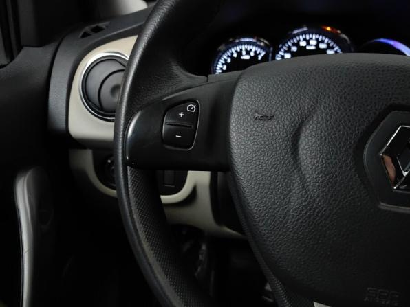 Renault Logan II с пробегом 2017 года, цена 895 000 рублей, 55000 км, седан, Автокод Объявления