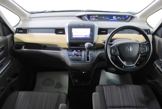 Honda Freed II с пробегом 2017 года, цена 1 450 000 рублей, 111976 км, компактвэн, Автокод Объявления