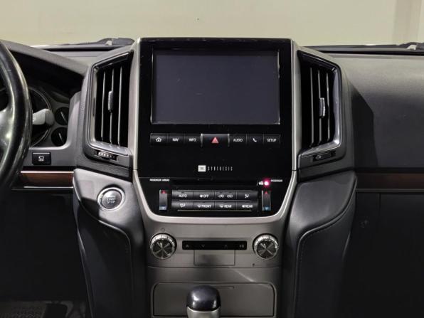 Toyota Land Cruiser 200 Series Рестайлинг 2 с пробегом 2018 года, цена 6 747 000 рублей, 151675 км, внедорожник, Автокод Объявления