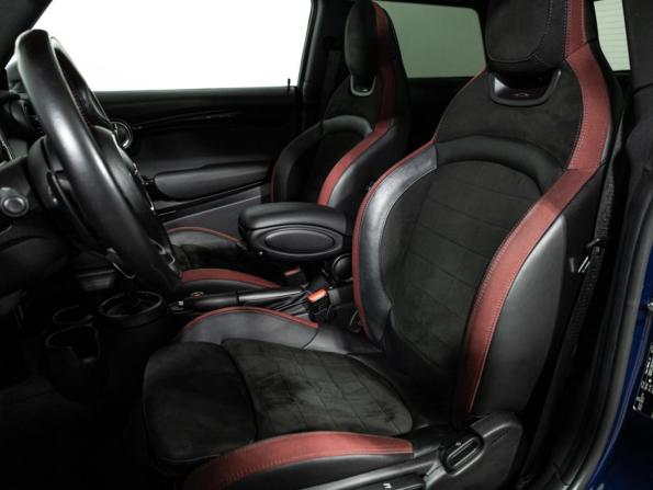Mini Hatch III (F55/F56) Рестайлинг с пробегом 2018 года, цена 2 699 700 рублей, 110000 км, хэтчбек, Автокод Объявления