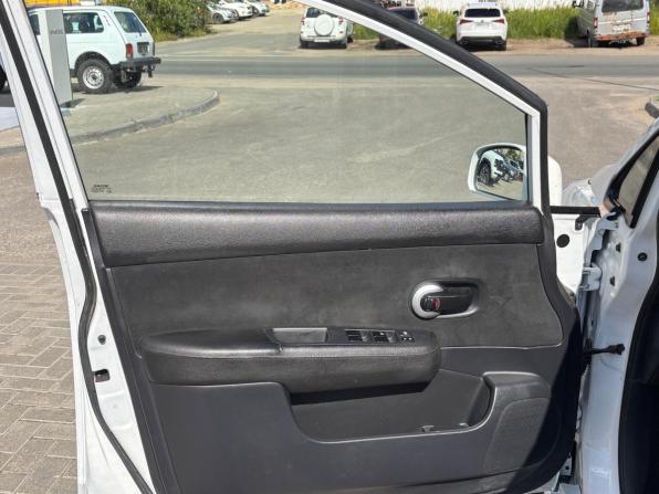 Nissan Tiida I Рестайлинг с пробегом 2011 года, цена 370 000 рублей, 352282 км, седан, Автокод Объявления