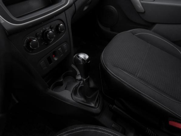 Renault Logan II Рестайлинг с пробегом 2021 года, цена 950 000 рублей, 89260 км, седан, Автокод Объявления