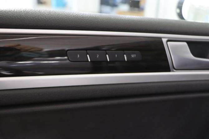 Volkswagen Touareg II Рестайлинг с пробегом 2016 года, цена 2 949 990 рублей, 101107 км, внедорожник, Автокод Объявления