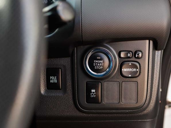 Toyota Wish II Рестайлинг с пробегом 2012 года, цена 1 420 000 рублей, 121465 км, минивэн, Автокод Объявления
