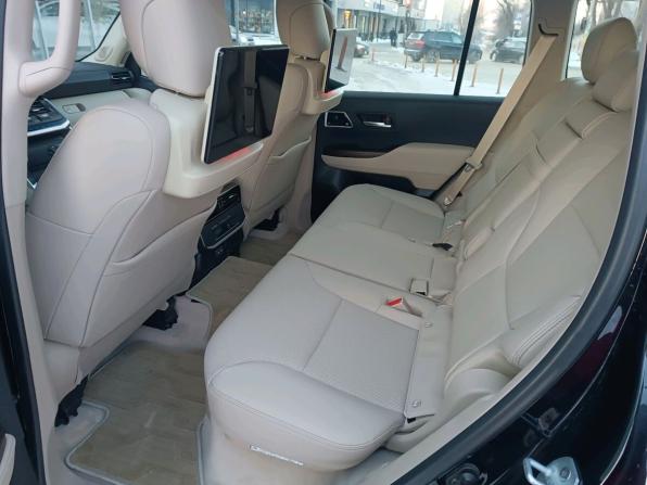 Toyota Land Cruiser 300 Series с пробегом 2023 года, цена 13 500 000 рублей, 702 км, внедорожник, Автокод Объявления