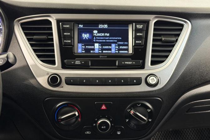 Hyundai Solaris II с пробегом 2017 года, цена 839 900 рублей, 258860 км, седан, Автокод Объявления