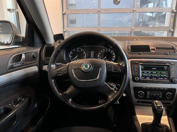 Skoda Octavia II (A5) Рестайлинг с пробегом 2011 года, цена 1 080 000 рублей, 316707 км, универсал, Автокод Объявления