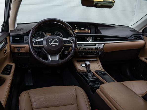 Lexus ES VI Рестайлинг с пробегом 2017 года, цена 3 349 000 рублей, 131423 км, седан, Автокод Объявления