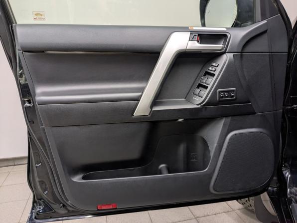 Toyota Land Cruiser Prado 150 Series Рестайлинг 2 с пробегом 2019 года, цена 4 800 000 рублей, 165000 км, внедорожник, Автокод Объявления