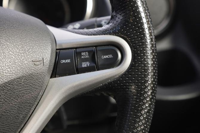 Honda Fit II с пробегом 2012 года, цена 1 099 000 рублей, 102000 км, хэтчбек, Автокод Объявления