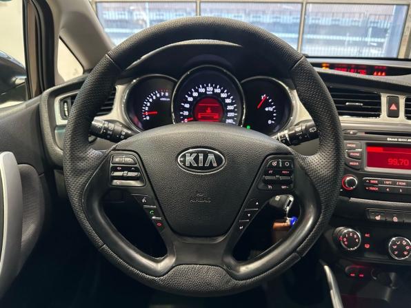 Kia Ceed II Рестайлинг с пробегом 2015 года, цена 1 070 000 рублей, 180089 км, универсал, Автокод Объявления