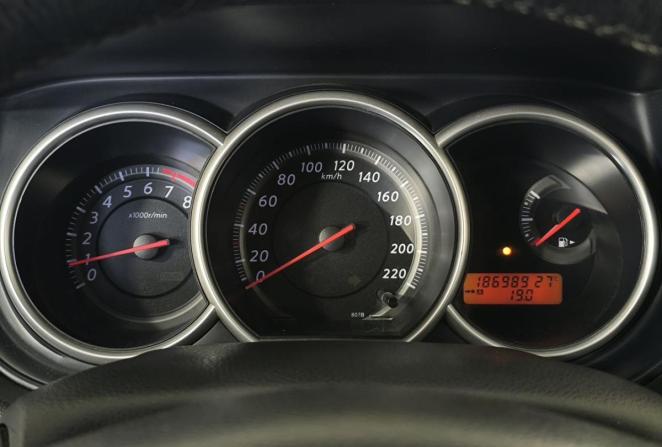 Nissan Tiida I Рестайлинг с пробегом 2010 года, цена 650 000 рублей, 186989 км, хэтчбек, Автокод Объявления