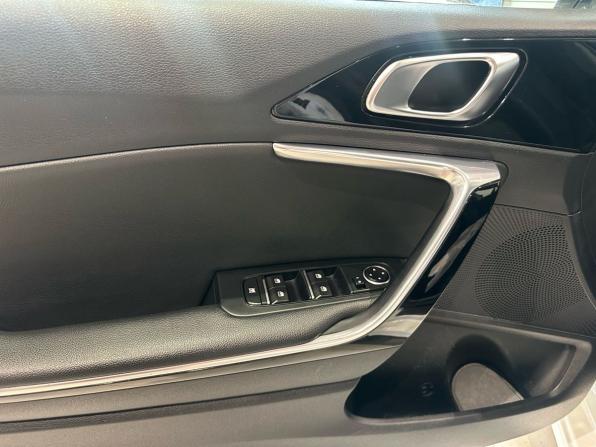 Kia Ceed III с пробегом 2018 года, цена 1 580 000 рублей, 148000 км, хэтчбек, Автокод Объявления
