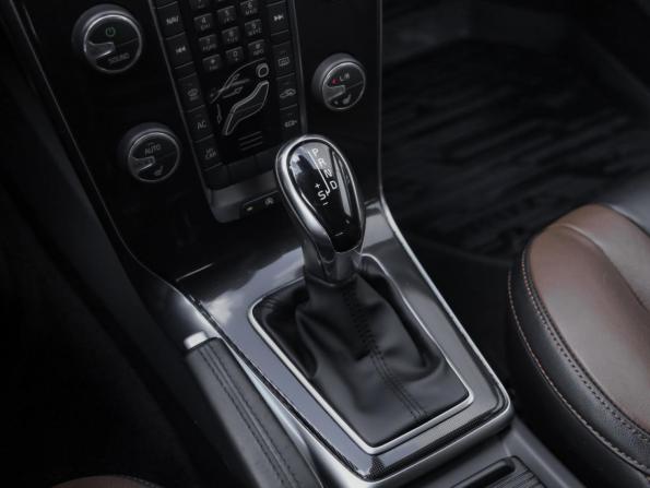 Volvo V40 Cross Country I Рестайлинг с пробегом 2019 года, цена 1 899 000 рублей, 76671 км, хэтчбек, Автокод Объявления