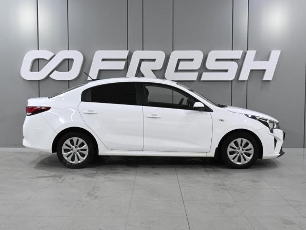 Kia Rio IV Рестайлинг с пробегом 2021 года, цена 1 599 000 рублей, 102657 км, седан, Автокод Объявления