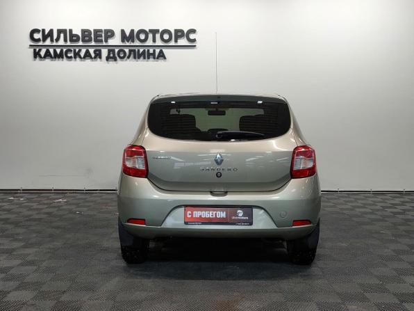 Renault Sandero II с пробегом 2015 года, цена 700 000 рублей, 113673 км, хэтчбек, Автокод Объявления