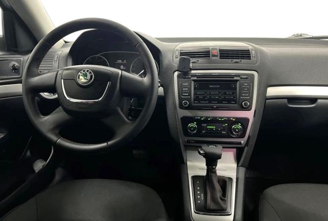 Skoda Octavia II (A5) Рестайлинг с пробегом 2010 года, цена 750 000 рублей, 267748 км, универсал, Автокод Объявления