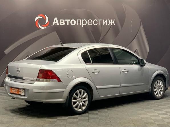 Opel Astra H Рестайлинг с пробегом 2012 года, цена 560 000 рублей, 170000 км, седан, Автокод Объявления