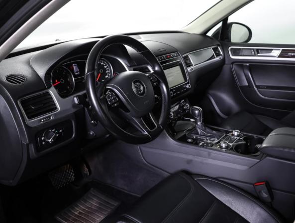 Volkswagen Touareg II Рестайлинг с пробегом 2015 года, цена 2 690 000 рублей, 213533 км, внедорожник, Автокод Объявления