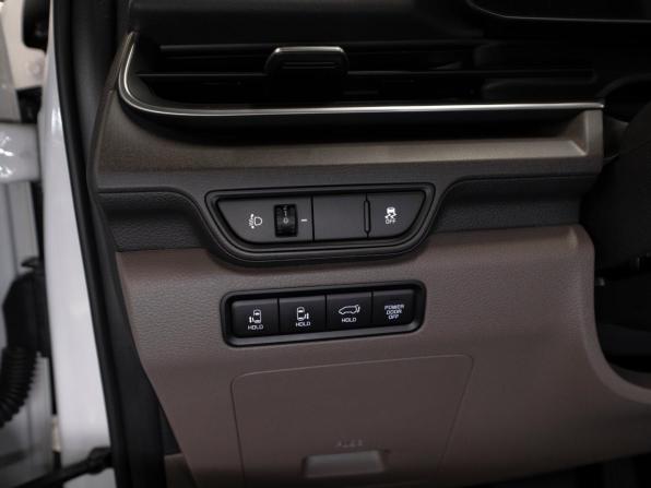 Kia Carnival IV Рестайлинг с пробегом 2024 года, цена 5 700 000 рублей, 23236 км, минивэн, Автокод Объявления