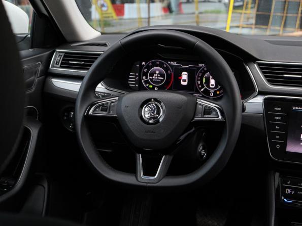 Skoda Superb III Рестайлинг с пробегом 2020 года, цена 2 699 000 рублей, 53940 км, лифтбек, Автокод Объявления