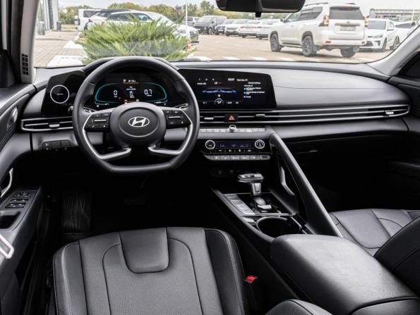 Hyundai Elantra VII (CN7) Рестайлинг с пробегом 2023 года, цена 2 139 000 рублей, 36661 км, седан, Автокод Объявления