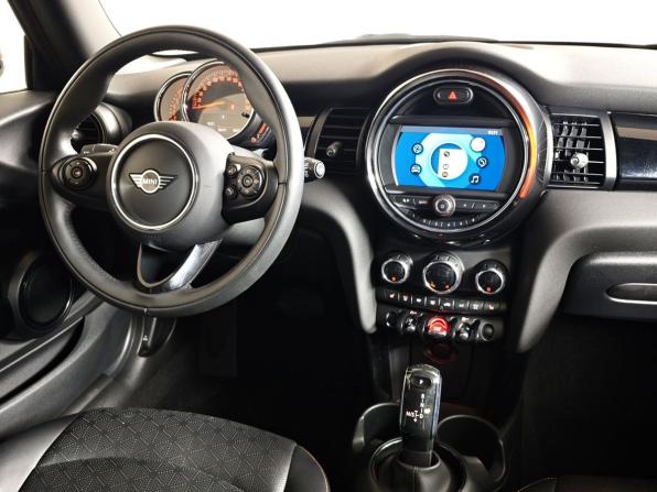 Mini Hatch III (F55/F56) Рестайлинг с пробегом 2021 года, цена 2 350 000 рублей, 26456 км, хэтчбек, Автокод Объявления