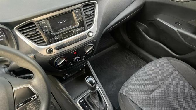 Hyundai Solaris II с пробегом 2018 года, цена 840 000 рублей, 214966 км, седан, Автокод Объявления