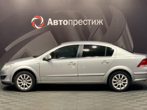 Opel Astra H Рестайлинг с пробегом 2012 года, цена 560 000 рублей, 170000 км, седан, Автокод Объявления