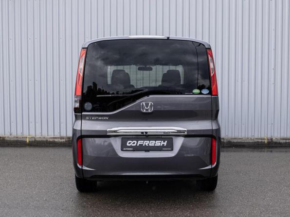 Honda Stepwgn V Рестайлинг с пробегом 2018 года, цена 2 068 000 рублей, 50899 км, минивэн, Автокод Объявления