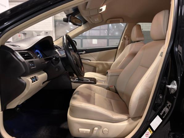 Toyota Camry VII (XV50) Рестайлинг с пробегом 2015 года, цена 1 899 000 рублей, 205000 км, седан, Автокод Объявления