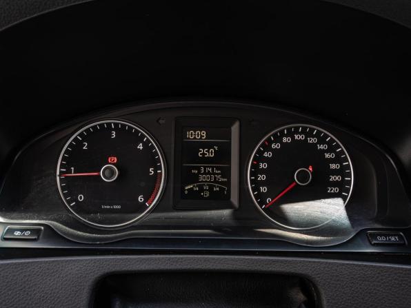 Volkswagen Caravelle T5 Рестайлинг с пробегом 2013 года, цена 2 135 000 рублей, 300375 км, минивэн, Автокод Объявления