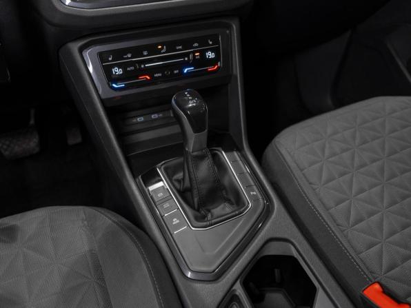 Volkswagen Tiguan II Рестайлинг с пробегом 2021 года, цена 2 275 000 рублей, 171790 км, внедорожник, Автокод Объявления