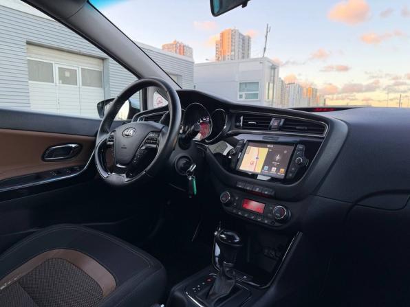 Kia Ceed II Рестайлинг с пробегом 2018 года, цена 1 245 000 рублей, 156946 км, хэтчбек, Автокод Объявления