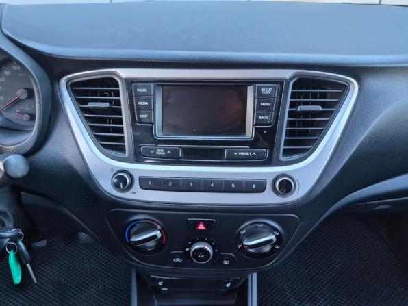 Hyundai Solaris II с пробегом 2017 года, цена 830 000 рублей, 97415 км, седан, Автокод Объявления