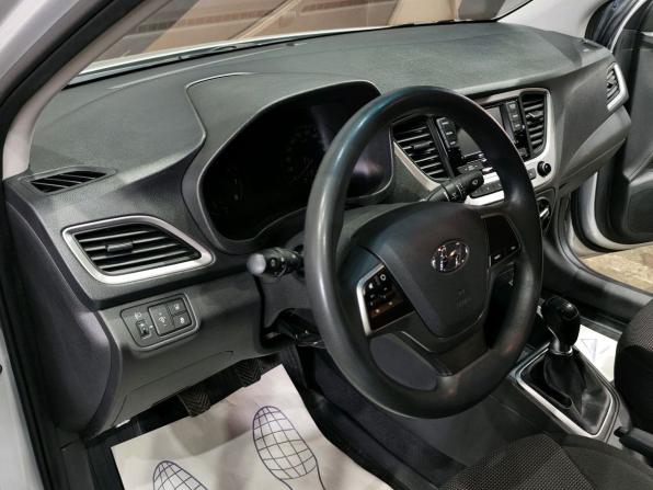 Hyundai Solaris II с пробегом 2018 года, цена 1 285 000 рублей, 50300 км, седан, Автокод Объявления