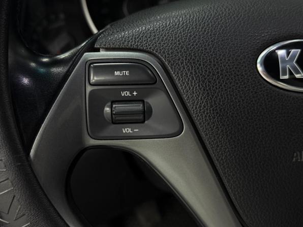 Kia Rio III Рестайлинг с пробегом 2016 года, цена 900 000 рублей, 161568 км, седан, Автокод Объявления