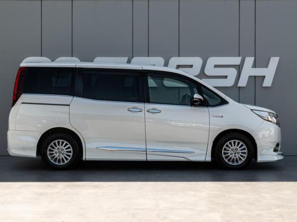 Toyota Esquire I с пробегом 2015 года, цена 2 240 000 рублей, 145707 км, минивэн, Автокод Объявления