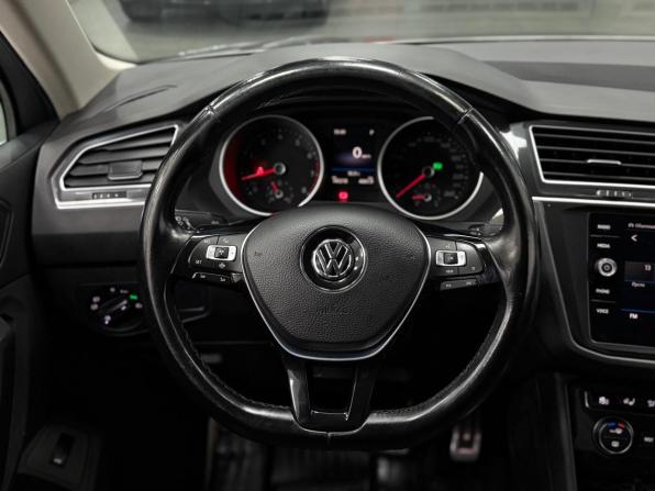 Volkswagen Tiguan II с пробегом 2018 года, цена 2 500 000 рублей, 144000 км, внедорожник, Автокод Объявления