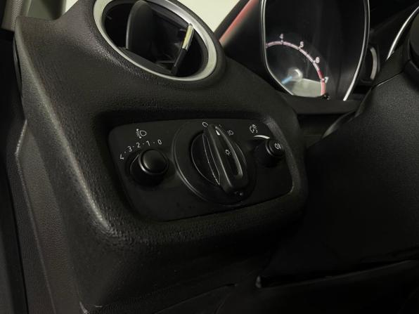 Ford Fiesta Mk6 Рестайлинг с пробегом 2015 года, цена 754 000 рублей, 151232 км, седан, Автокод Объявления